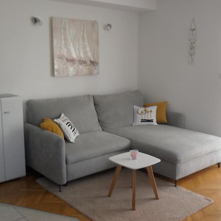 Apartman Ljubica โตรกีร์ ภายนอก รูปภาพ
