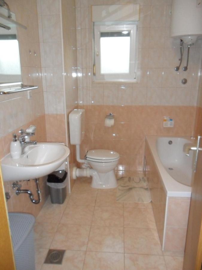 Apartman Ljubica โตรกีร์ ภายนอก รูปภาพ