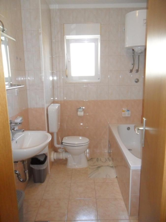 Apartman Ljubica โตรกีร์ ภายนอก รูปภาพ